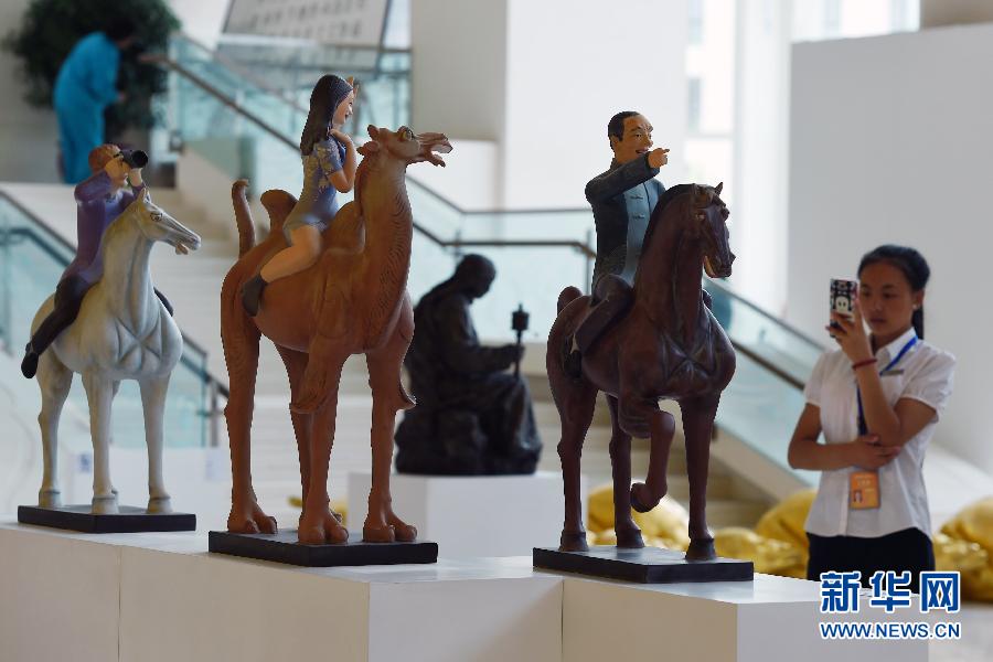 （晚报）（3）中韩两国丝路主题雕塑汇聚兰州
