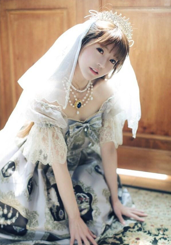 韩国美女yurisa最新美照 变身公主可爱萝莉范【组图】