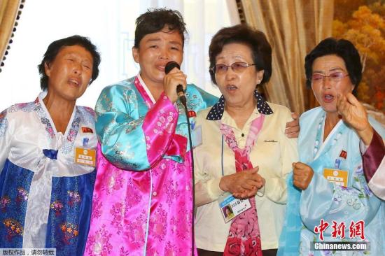 当地时间2015年10月24日，朝鲜金刚山，朝韩离散家属第二轮团聚活动在当地举行。