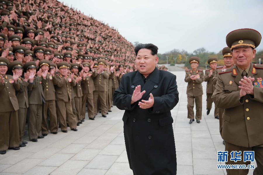 （国际）（1）金正恩同朝鲜人民军第七次军事教育工作者大会与会者合影 