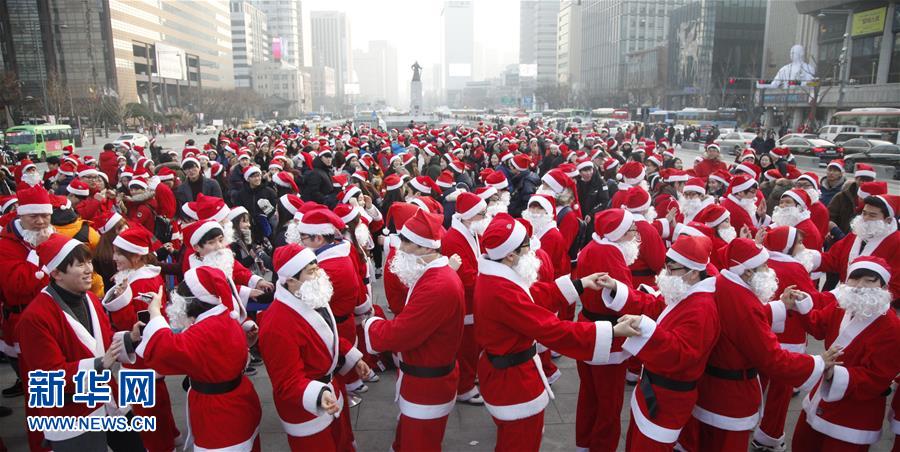 （国际）（2）百名“圣诞老人”空降首尔