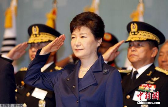 当地时间10月1日，韩国在忠清南道鸡龙台大阅兵场(韩国陆海空三军基地)庆祝第67个建军节，并举行盛大建军节纪念活动，韩国总统朴槿惠出席并致辞。