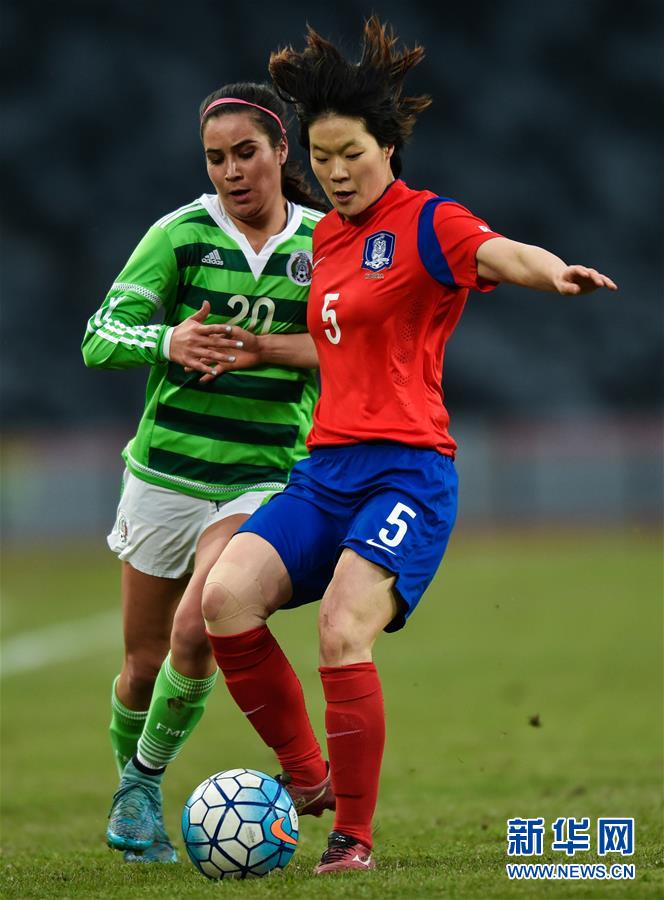 （体育）（1）足球——女足四国赛：韩国负墨西哥