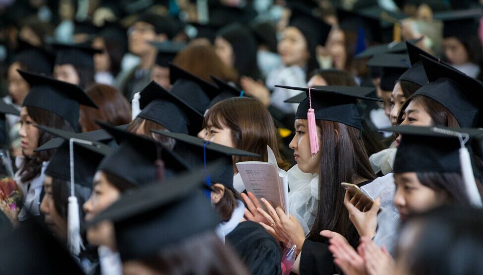 韩国名门女大迎毕业季 毕业生颜值“爆表”【组图】