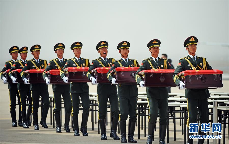 （新华直击）（1）第三批在韩中国人民志愿军烈士遗骸回到祖国
