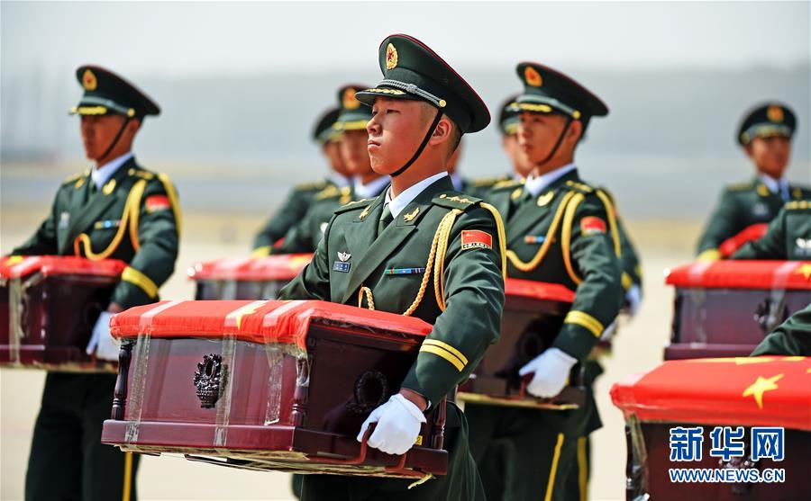 （新华直击）（2）第三批在韩中国人民志愿军烈士遗骸回到祖国