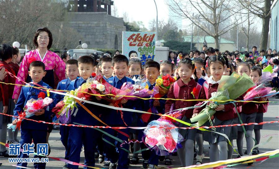 朝鲜学生迎来新学年