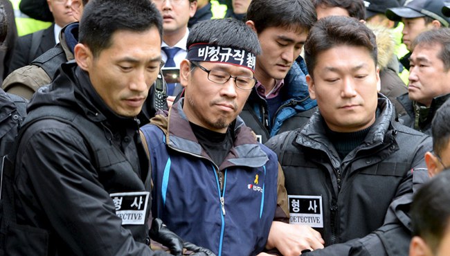 韩国警察围住寺庙 逮捕首尔示威主谋韩相均
