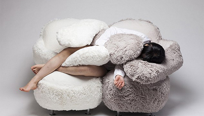 韩设计师制作拥抱沙发