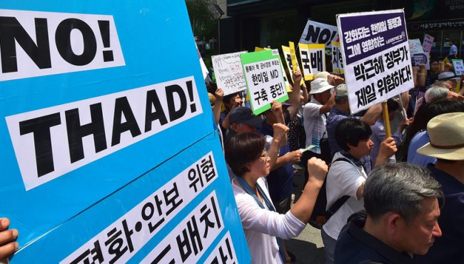 韩民众抗议部署"萨德"