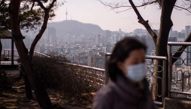 韩国首尔遭雾霾侵袭