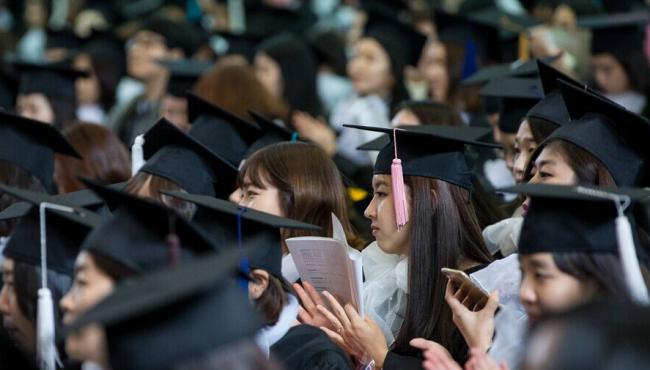 韩国名门女大迎毕业季 毕业生颜值”爆表“