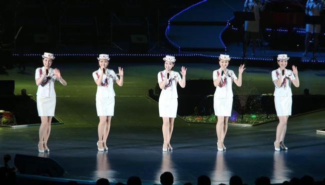 朝鲜艺术团体举行联合公演庆祝七大闭幕（组图）