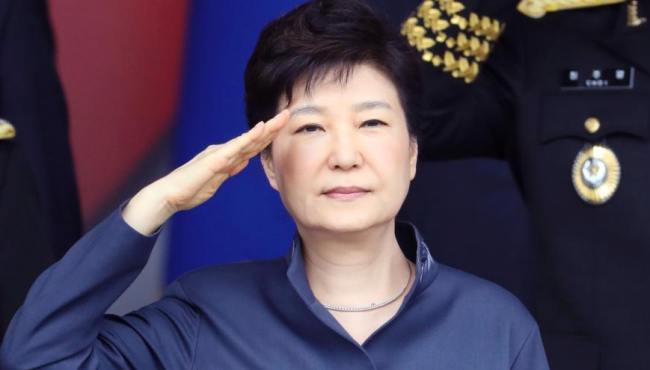 韩国举行阅兵式纪念建军节 朴槿惠检阅部队
