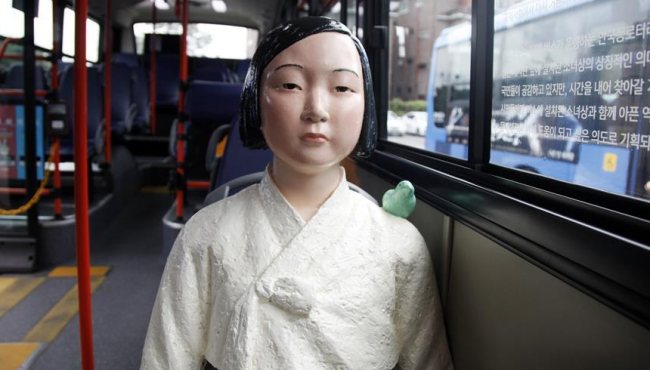 韩国公交车安装“慰安妇”少女像